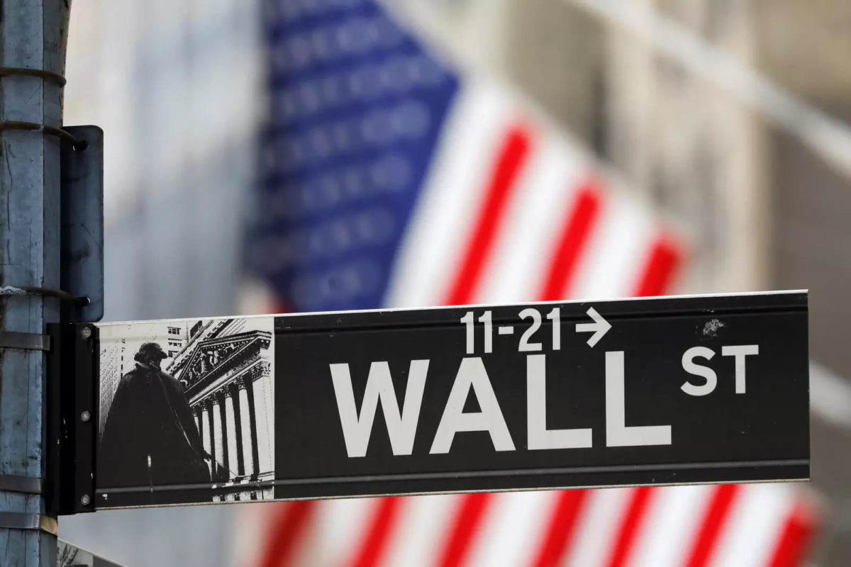 Wall Street ends lower as investors eye Ukraine conflict