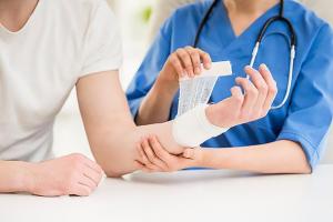 Traditional Wound Management Market: Statistical Forecast and Competitive Analysis to 2028 | Smith & Nephew plc